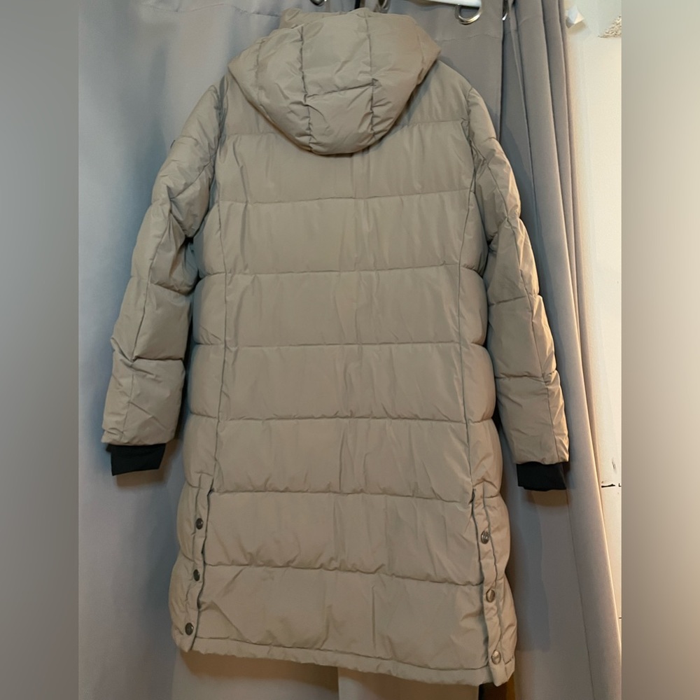 EUC DKNY XL Puffer jacket - Picture 3 of 7